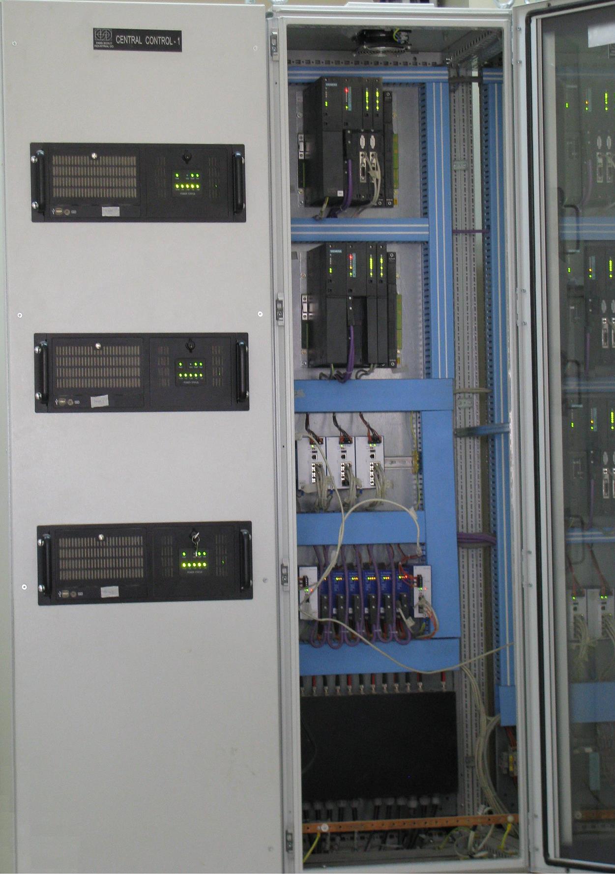 کنترلرهای مرکزی یک سیستم با حدود 5000 ورودی و خروجی